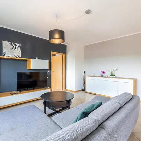 Bright Modern 1 Bedroom With Private Parking Livange