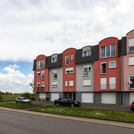 Bright Modern 1 Bedroom With Private Parking *