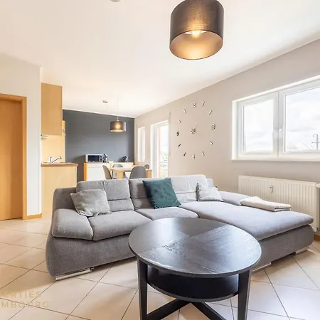 Bright Modern 1 Bedroom With Private Parking